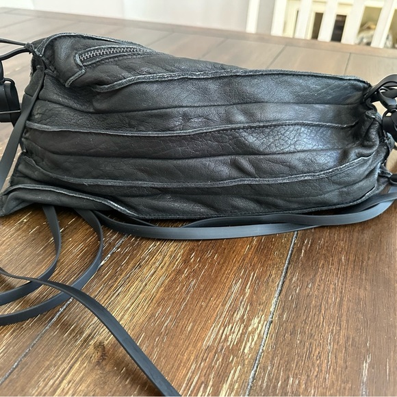 Beautiful leather cross body bag - Picture 14 of 15